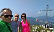 53 Salutiamo la bella croce di vetta Cornagera